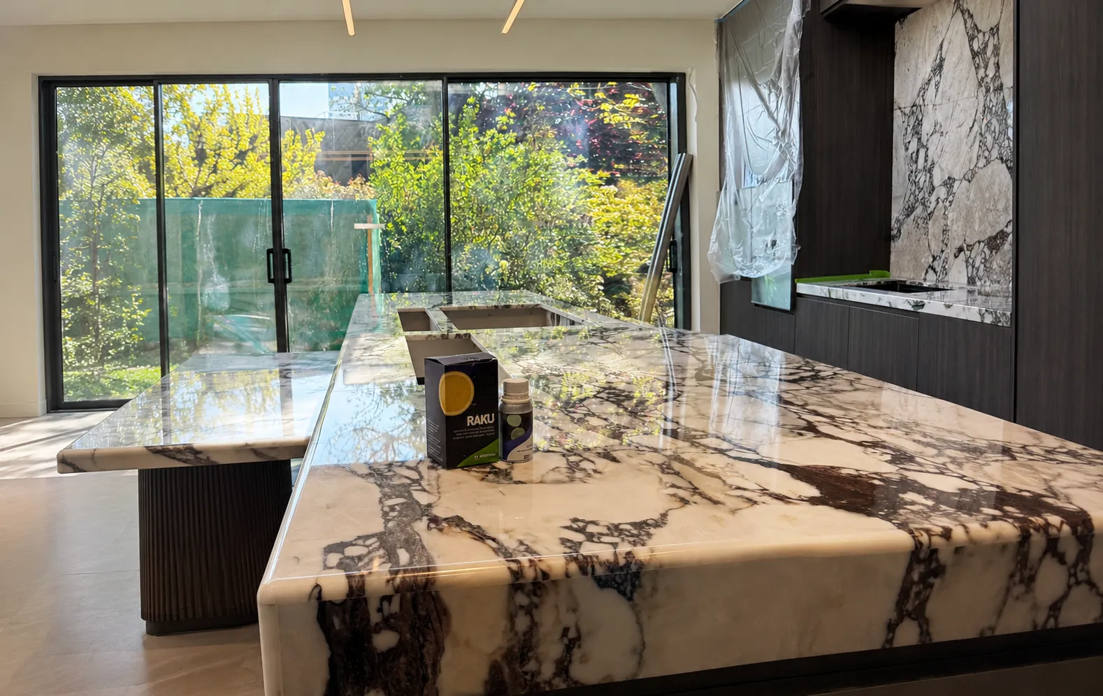 Arabescato marble worktop sealing London